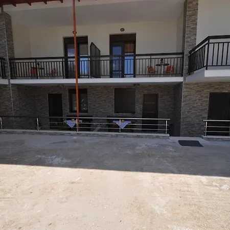 Alba Thassos Koinira