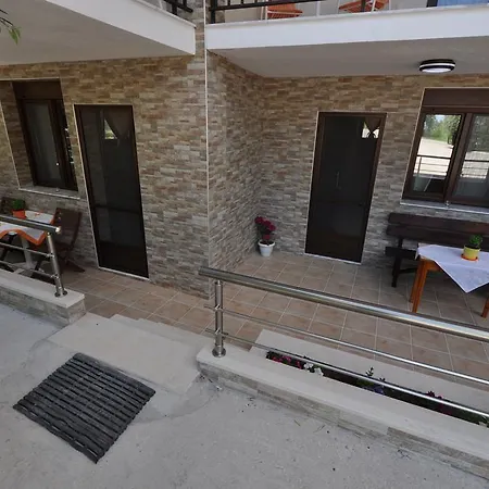 Alba Thassos * Koinira