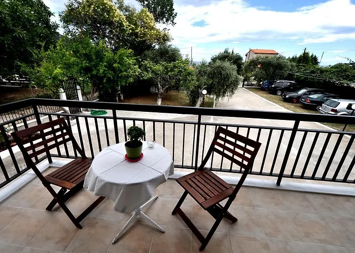 Pine Suites 公寓 *