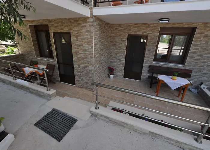 Pine Suites * 基尼拉