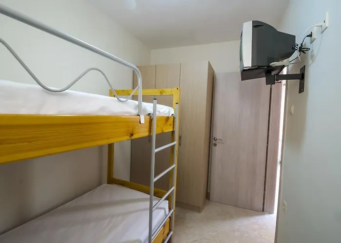 Pine Suites 公寓 *